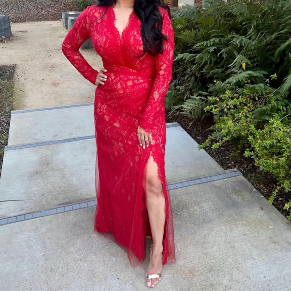 Beautiful Tadashi Shoji red gown , size 6 but altered to fit a size 4.